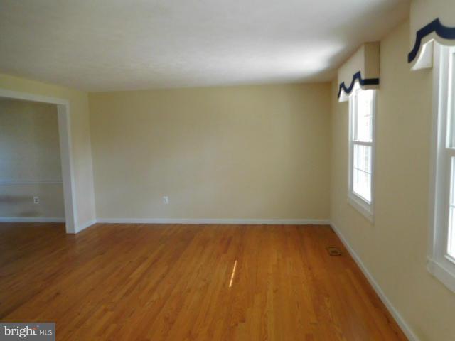 21913 Foxlair Road Gaithersburg, MD 20882 - Photo 2 of 21 Living Room