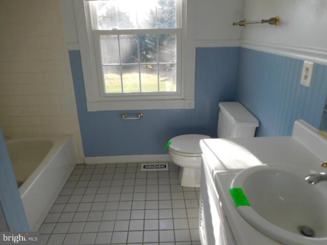 21913 Foxlair Road Gaithersburg, MD 20882 - Photo 13 of 21 Bath