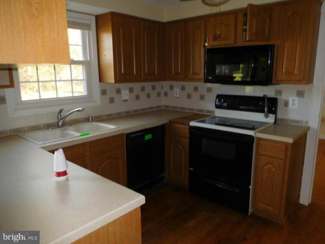 21913 Foxlair Road Gaithersburg, MD 20882 - Photo 5 of 21 Kitchen