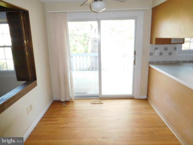 21913 Foxlair Road Gaithersburg, MD 20882 - Photo 6 of 21 Kitchen