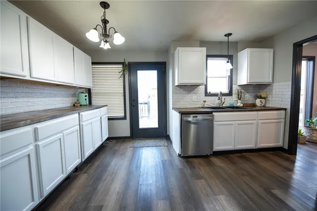 $340,000 | 1818 Lauren Lane, Kearney, MO 64060