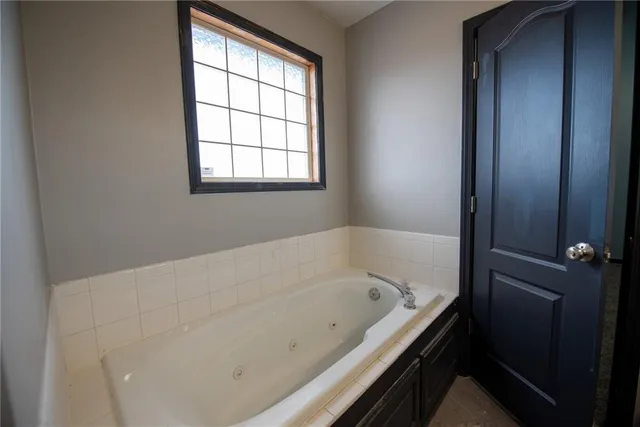 $340,000 | 1818 Lauren Lane, Kearney, MO 64060