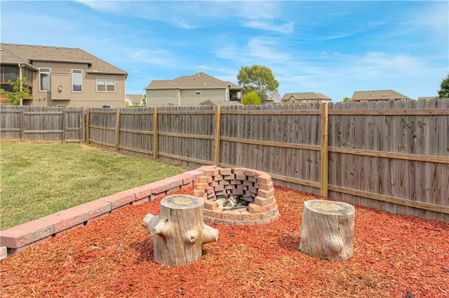 $340,000 | 1818 Lauren Lane, Kearney, MO 64060