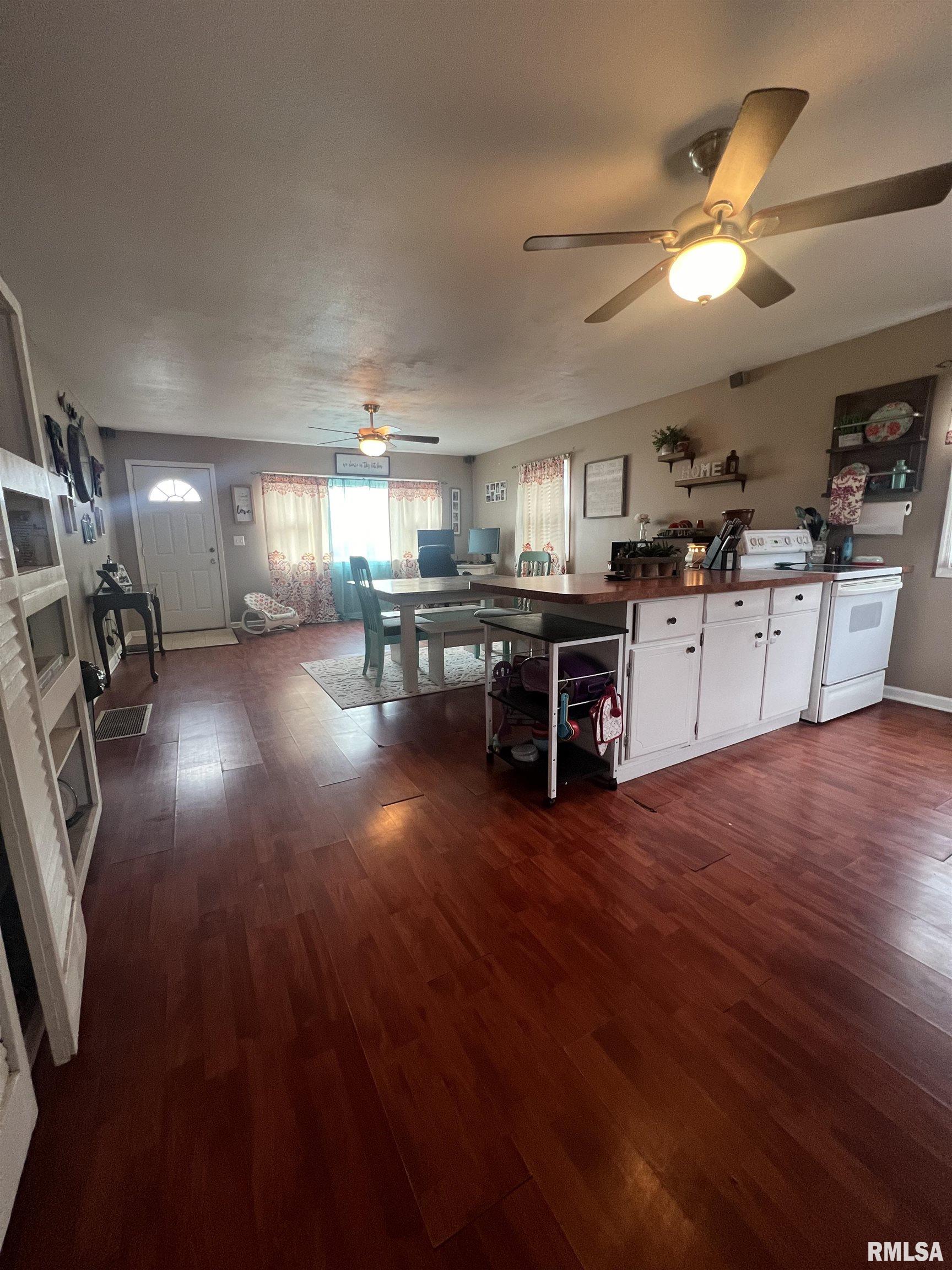 345 Grand Street Kinderhook, IL 62345 - Photo 5 of 37