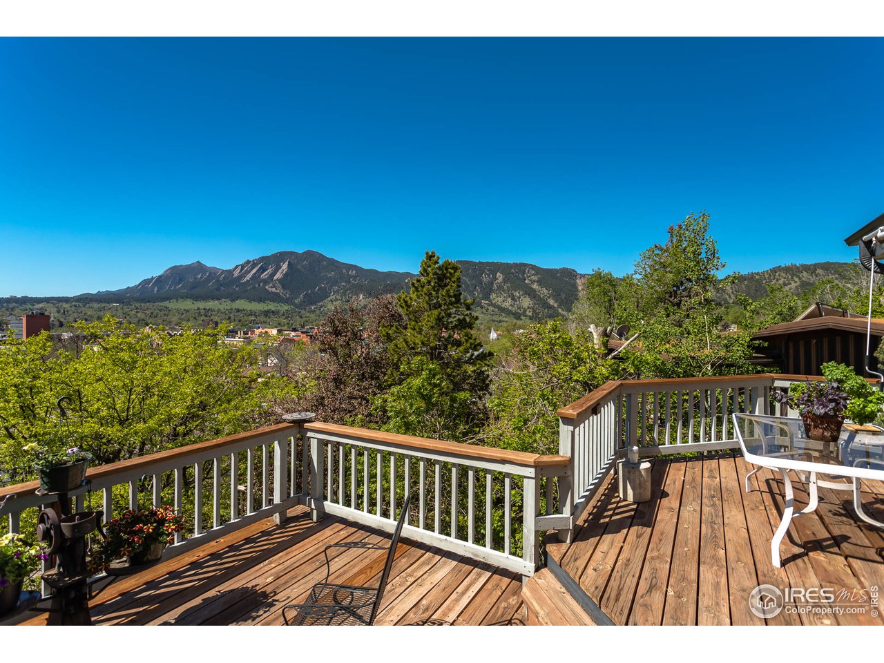 1450 High Street Boulder, CO 80304 - Photo 2 of 25 a view of balcony with furniture