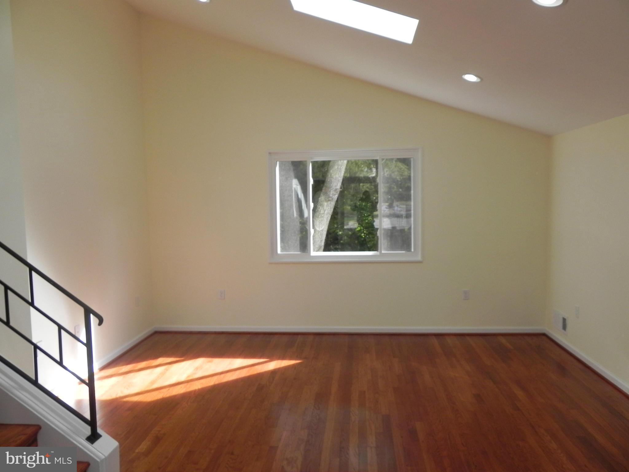4006 Highview Drive Silver Spring, MD 20906 - Photo 3 of 30 Living Room