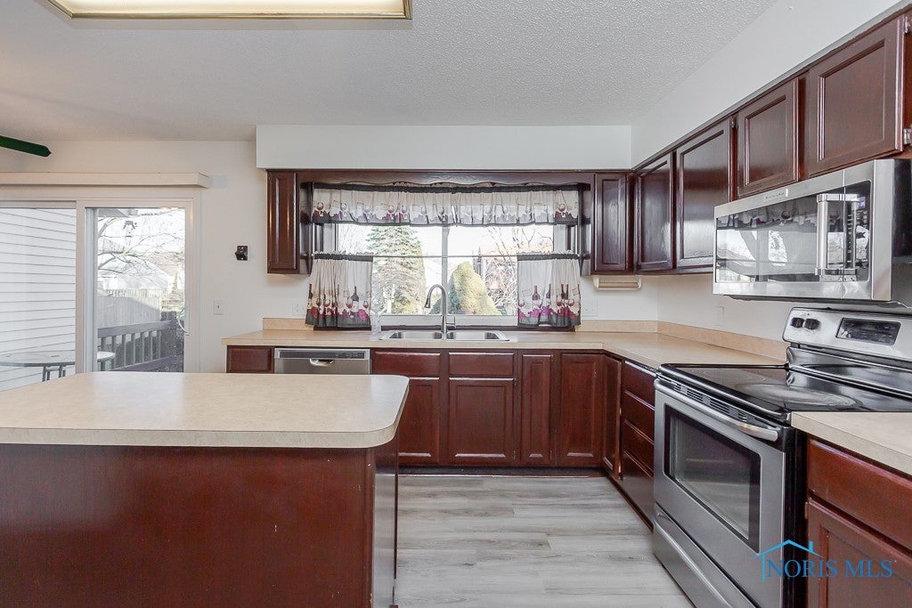 9654 Millcroft Road Perrysburg, OH 43551 - Photo 9 of 46 Gallery Image 9