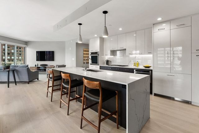 $1,975,000 | 110 Broad Street, Unit 502, Boston, MA 02110