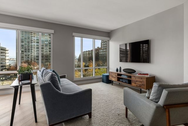 $1,975,000 | 110 Broad Street, Unit 502, Boston, MA 02110