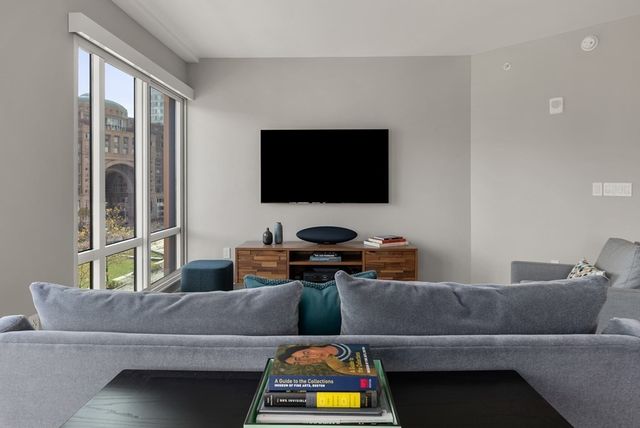 $1,975,000 | 110 Broad Street, Unit 502, Boston, MA 02110