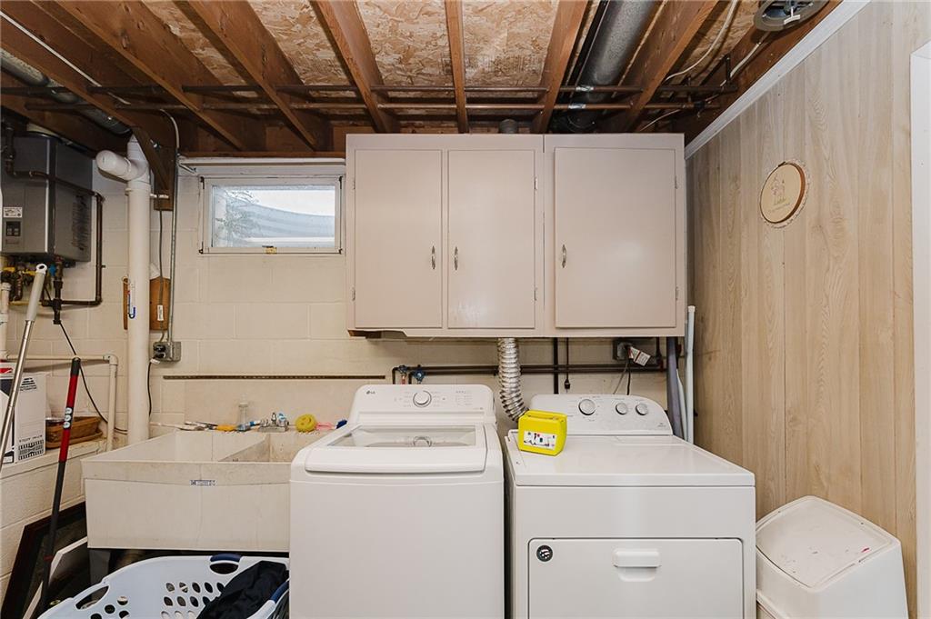 979 Barclay Road Indiana, PA 15701 - Photo 28 of 37 a utility room with dryer and washer