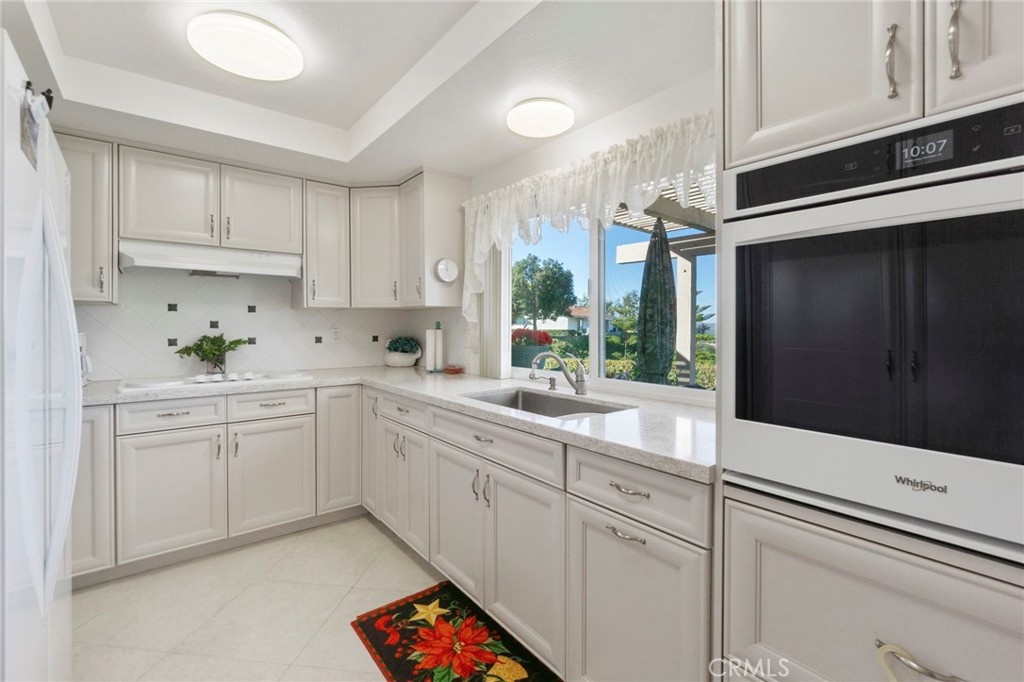 23641 Vía Garfias Mission Viejo, CA 92692 - Photo 9 of 22