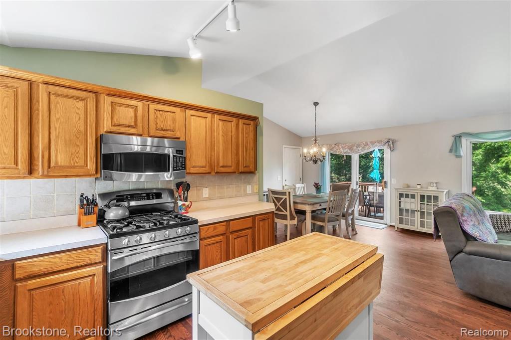 451 John R Road Rochester Hills, MI 48307 - Photo 9 of 25