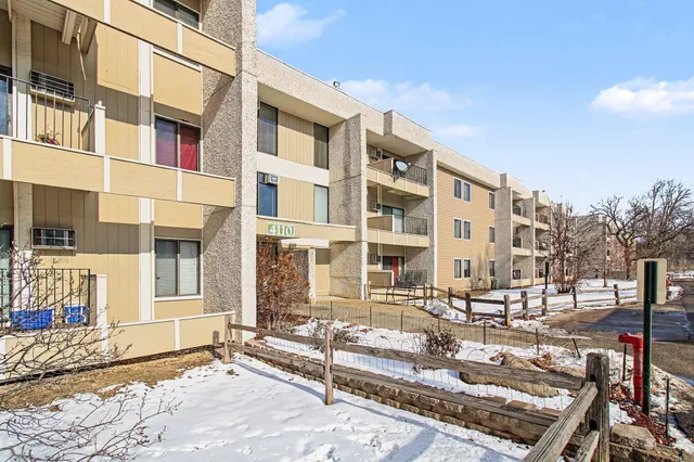 $100,000 | 4110 Rahn Road, Unit 201, Eagan, MN 55122