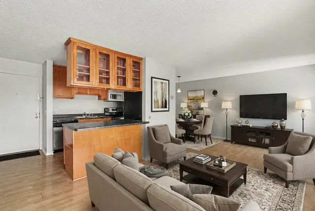 $100,000 | 4110 Rahn Road, Unit 201, Eagan, MN 55122