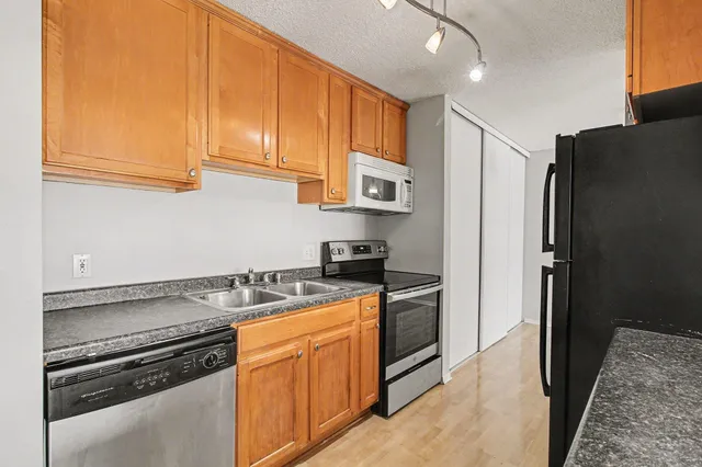 $100,000 | 4110 Rahn Road, Unit 201, Eagan, MN 55122