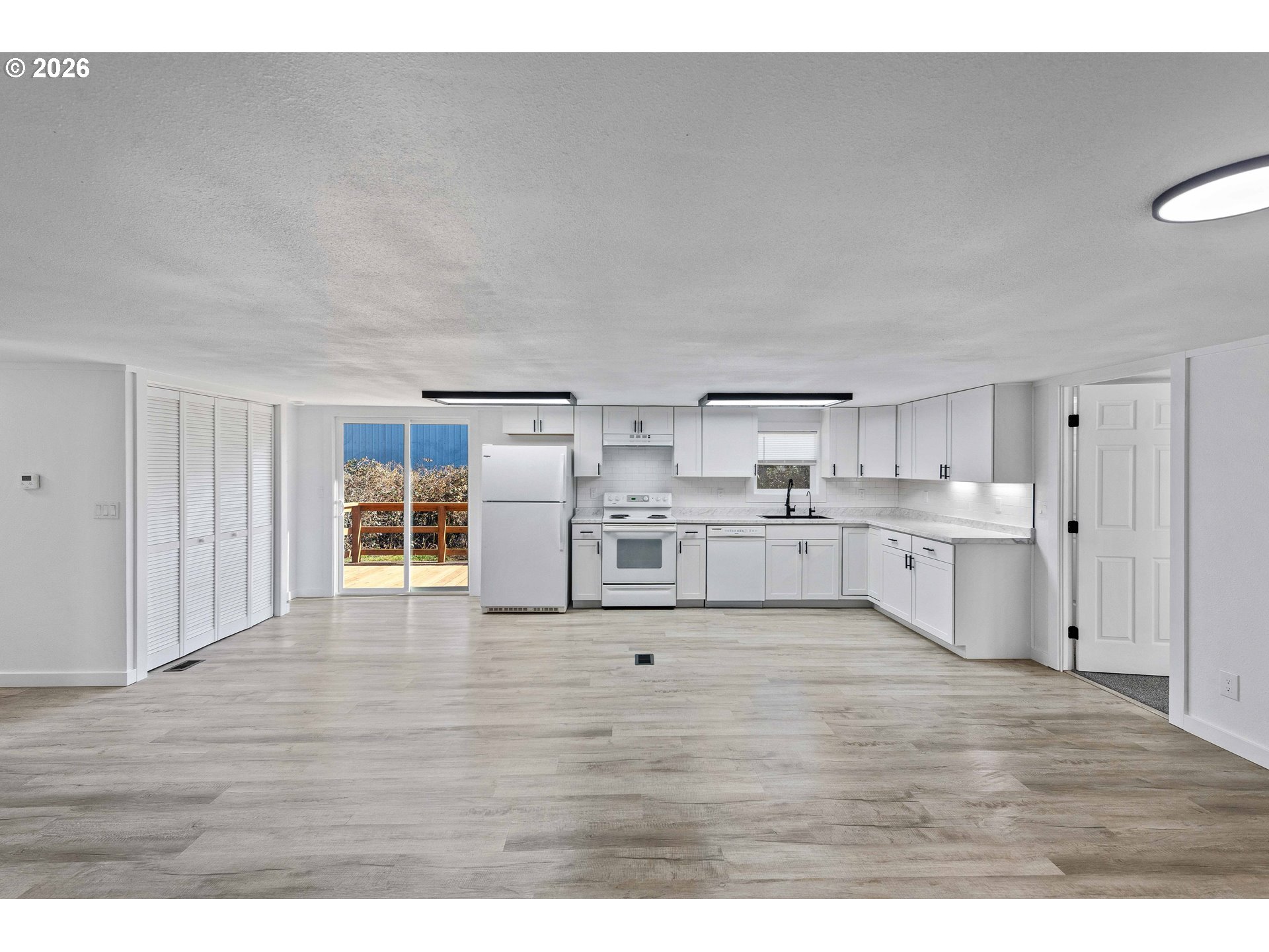 63645 Grand Road Coos Bay, OR 97420 - Photo 5 of 36