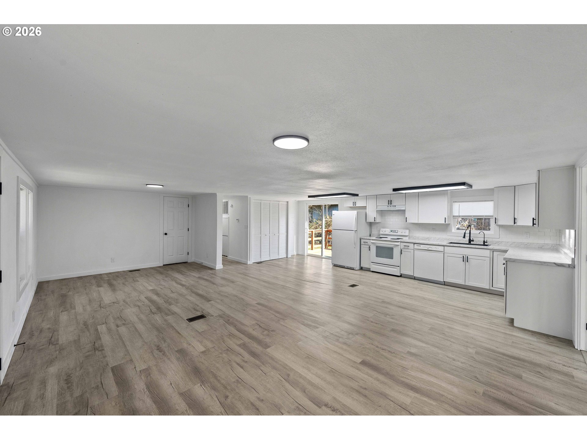 63645 Grand Road Coos Bay, OR 97420 - Photo 6 of 36