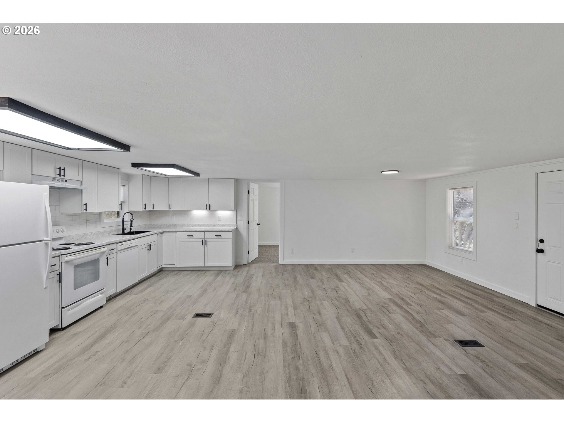 63645 Grand Road Coos Bay, OR 97420 - Photo 8 of 36