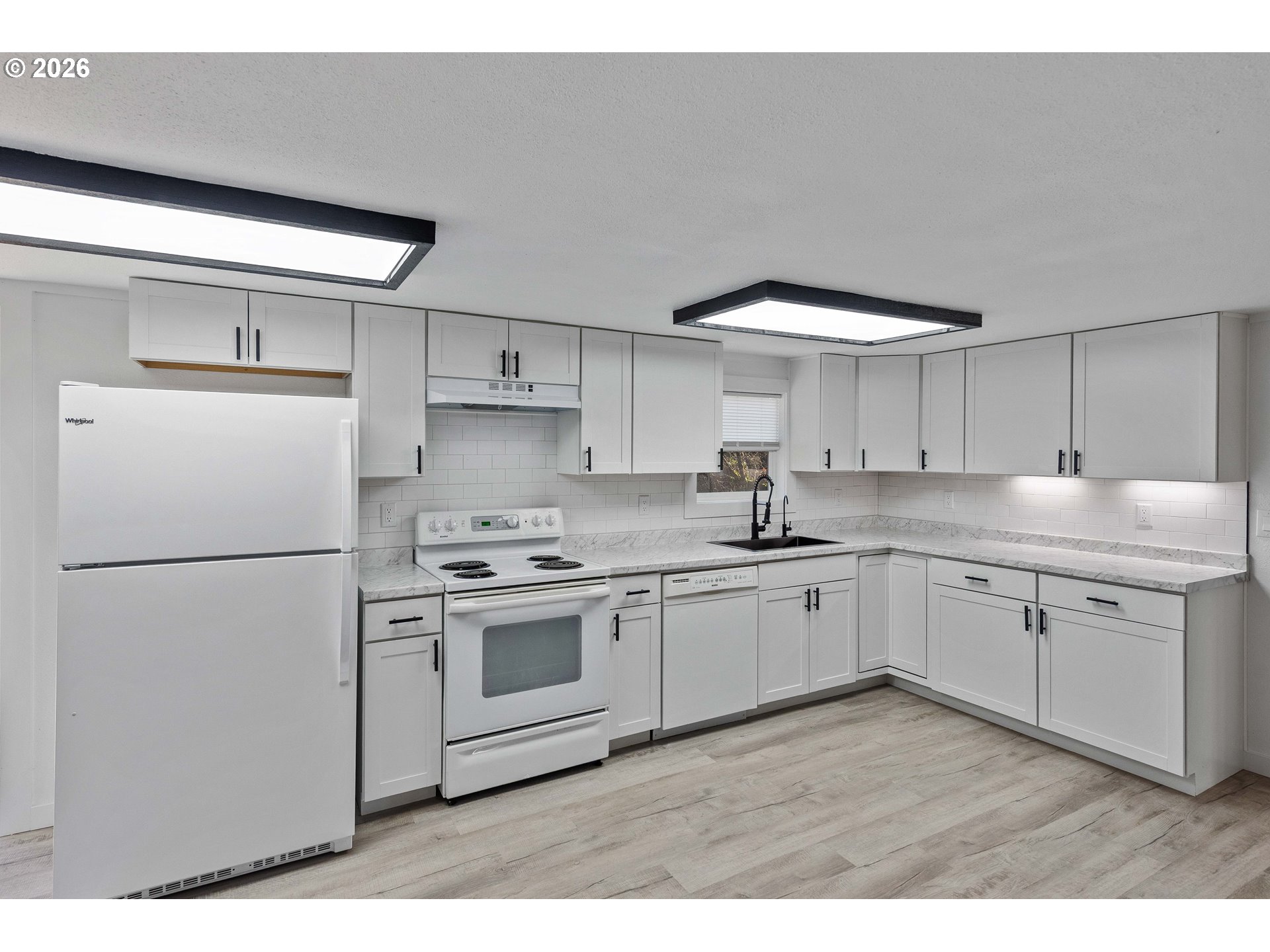 63645 Grand Road Coos Bay, OR 97420 - Photo 10 of 36