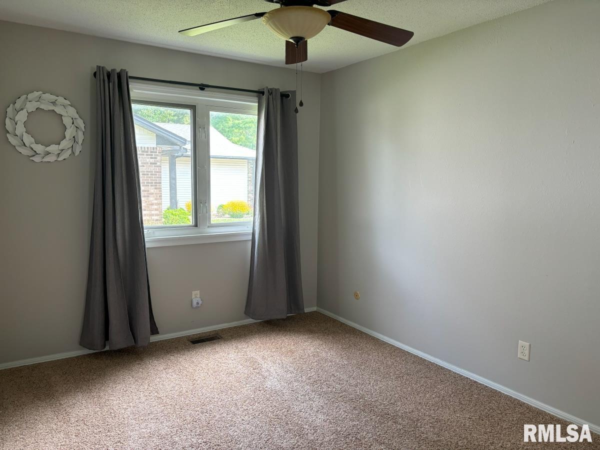 205 Bristol Road Springfield, IL 62702 - Photo 12 of 17