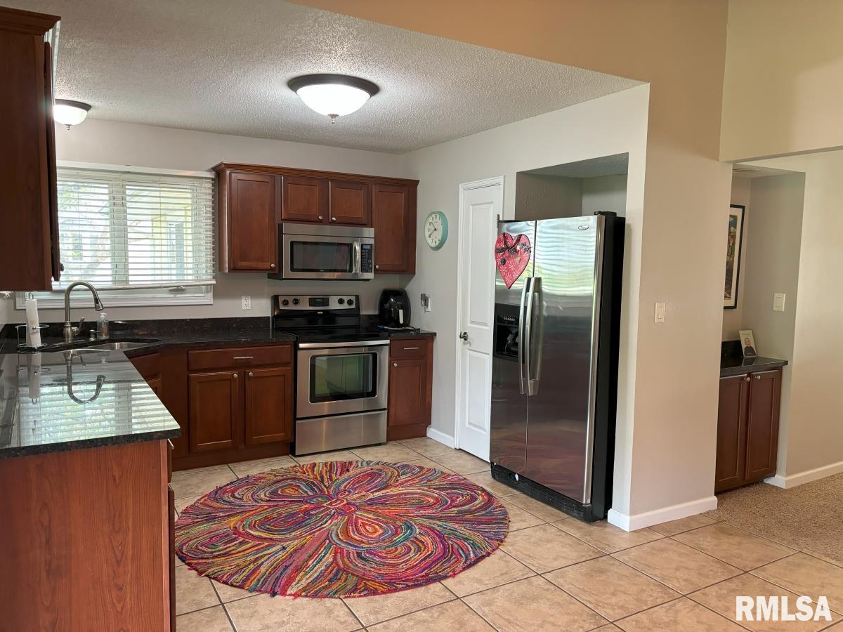 205 Bristol Road Springfield, IL 62702 - Photo 7 of 17