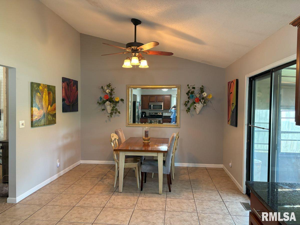 205 Bristol Road Springfield, IL 62702 - Photo 8 of 17