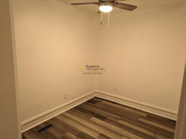 $500,000 | 822 Nagold Street Northwest, Grand Rapids, MI 49504