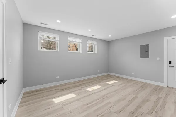 $3,877 | 7428 North Rogers Avenue, Unit 1E, Chicago, IL 60626