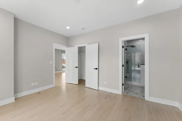 $3,877 | 7428 North Rogers Avenue, Unit 1E, Chicago, IL 60626