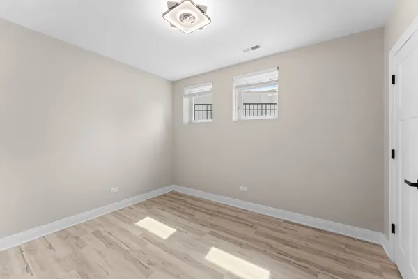 $3,877 | 7428 North Rogers Avenue, Unit 1E, Chicago, IL 60626