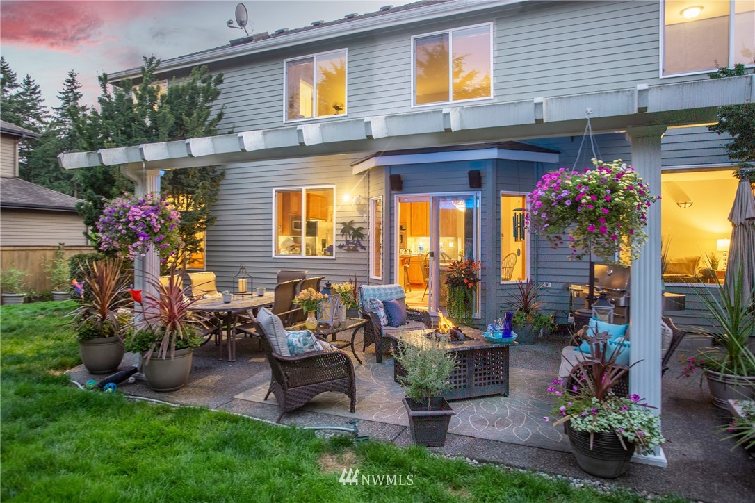 22421 6th Place West Bothell, WA 98021 - Photo 3 of 40 a building outdoor space with patio furniture and potted plants
