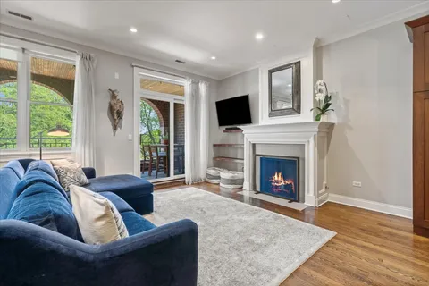 $699,000 | 4860 North Clark Street, Unit 3S, Chicago, IL 60640
