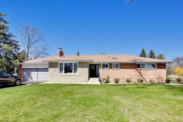$725,000 | 1032 Heatherfield Lane, Glenview, IL 60025