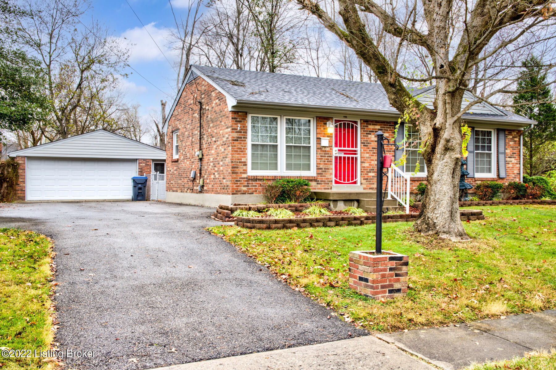 8821 Moody Road Louisville, KY 40219 - Photo 2 of 28 GSP-8821_Moody_Ln-22