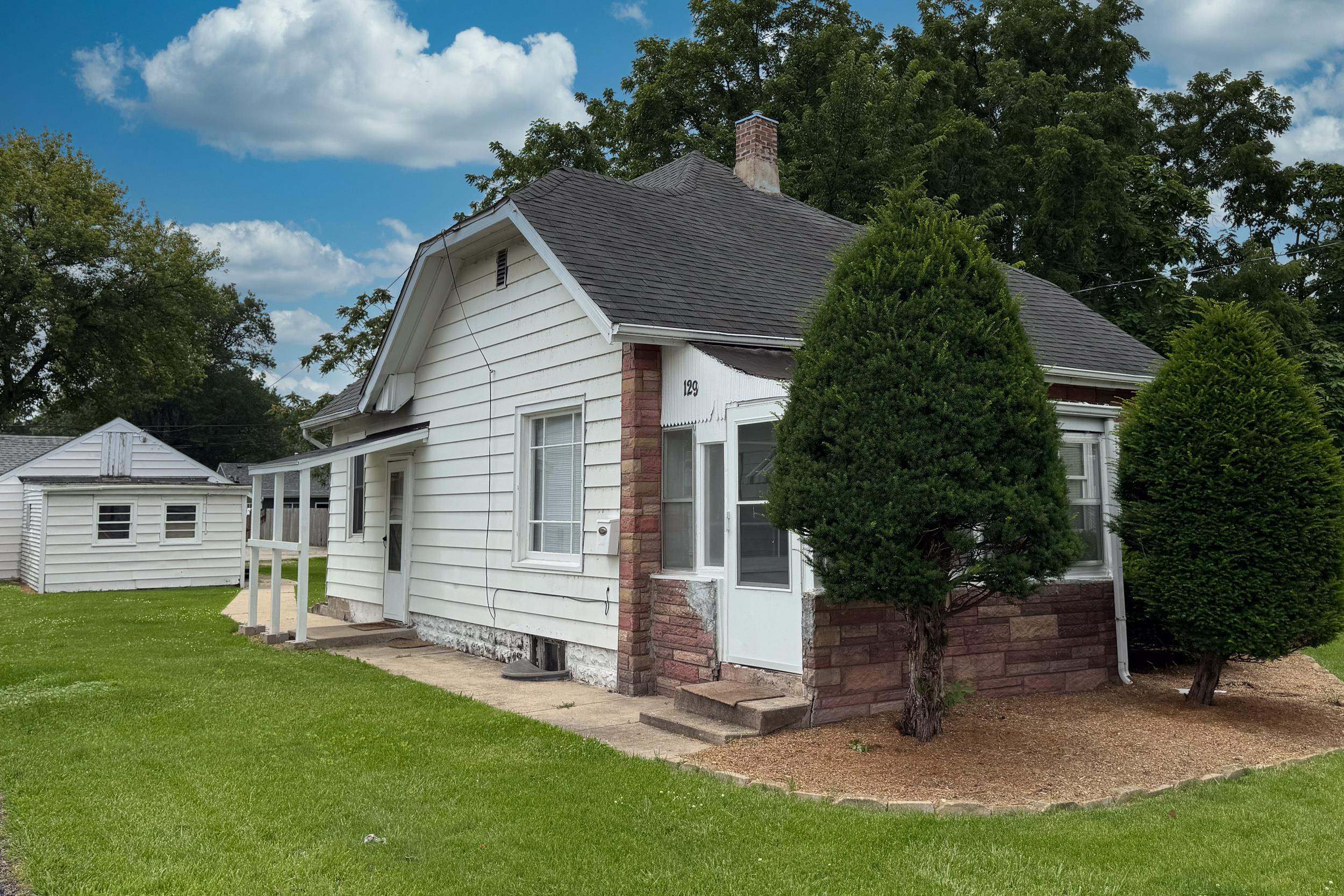 129 East Riverside Boulevard Loves Park, IL 61111 - Photo 2 of 20