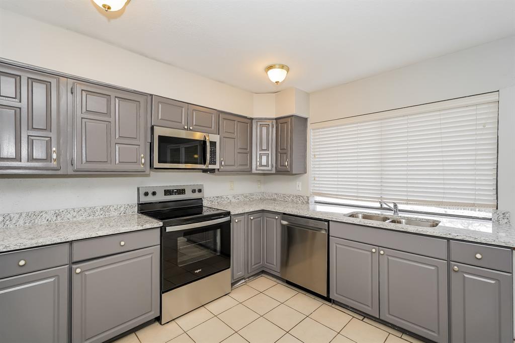 9814 Emory Oak Circle Dallas, TX 75249 - Photo 8 of 18