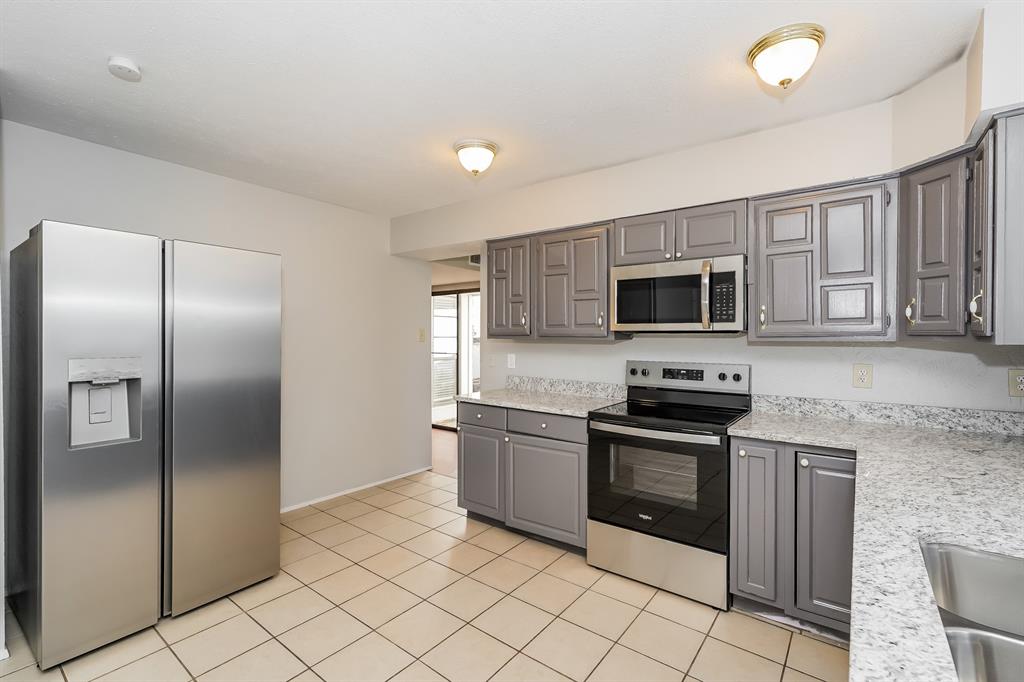 9814 Emory Oak Circle Dallas, TX 75249 - Photo 9 of 18