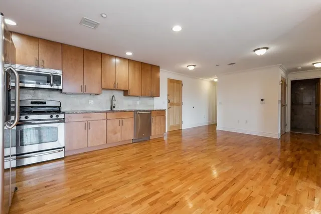 $3,250 | 17 Meadow Road, Unit 407, Rutherford, NJ 07070