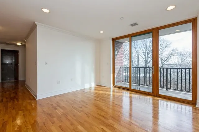 $3,250 | 17 Meadow Road, Unit 407, Rutherford, NJ 07070