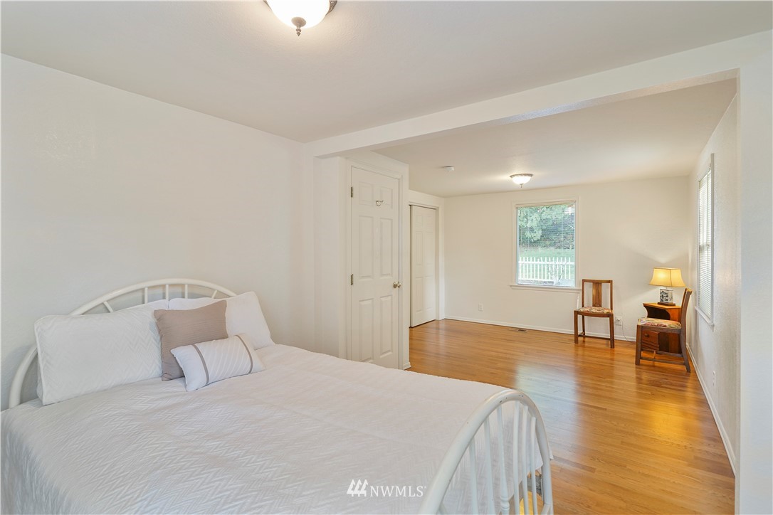10403 Northeast 189th Street Bothell, WA 98011 - Photo 13 of 23 Gallery Image 13