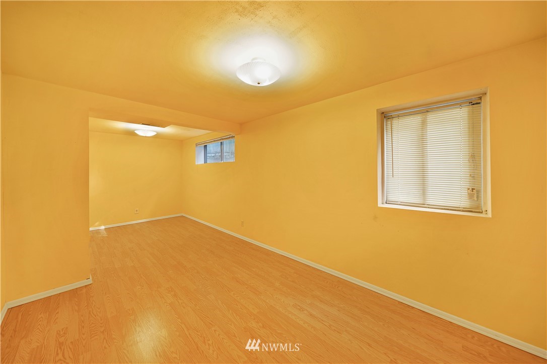 10403 Northeast 189th Street Bothell, WA 98011 - Photo 19 of 23 Gallery Image 19