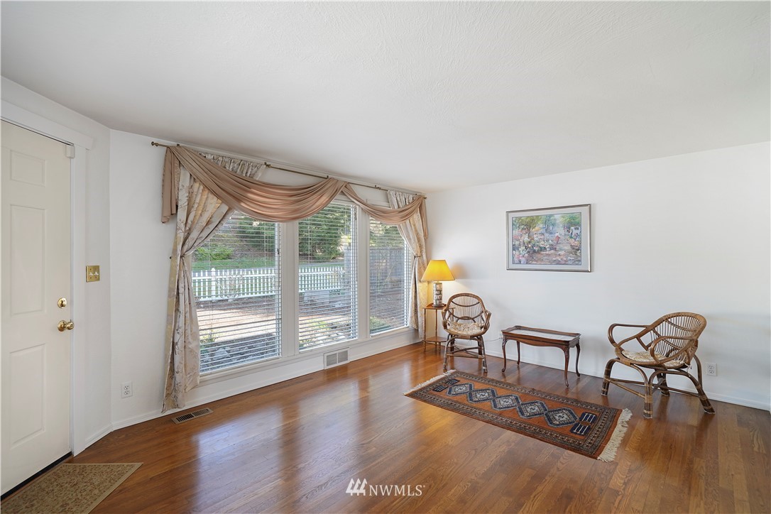 10403 Northeast 189th Street Bothell, WA 98011 - Photo 6 of 23 Gallery Image 6