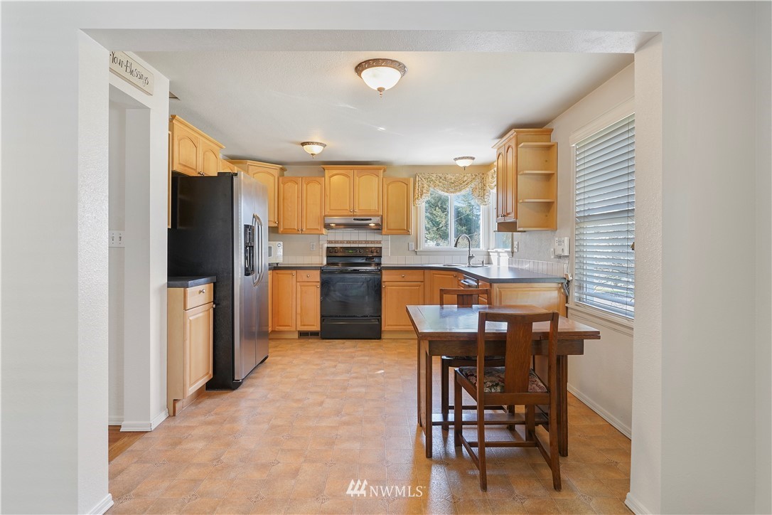 10403 Northeast 189th Street Bothell, WA 98011 - Photo 7 of 23 Gallery Image 7