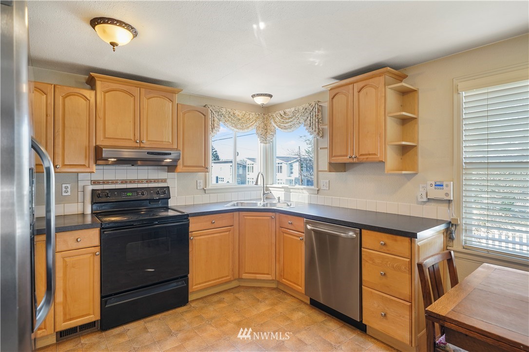 10403 Northeast 189th Street Bothell, WA 98011 - Photo 8 of 23 Gallery Image 8