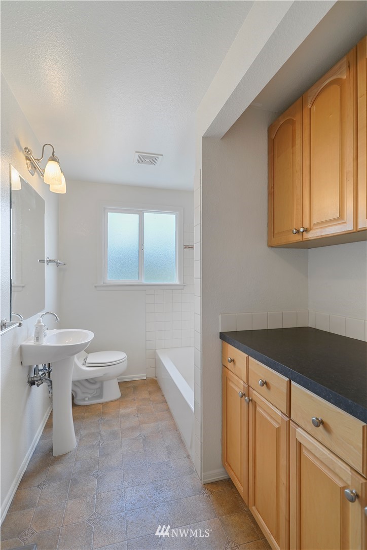 10403 Northeast 189th Street Bothell, WA 98011 - Photo 9 of 23 Gallery Image 9