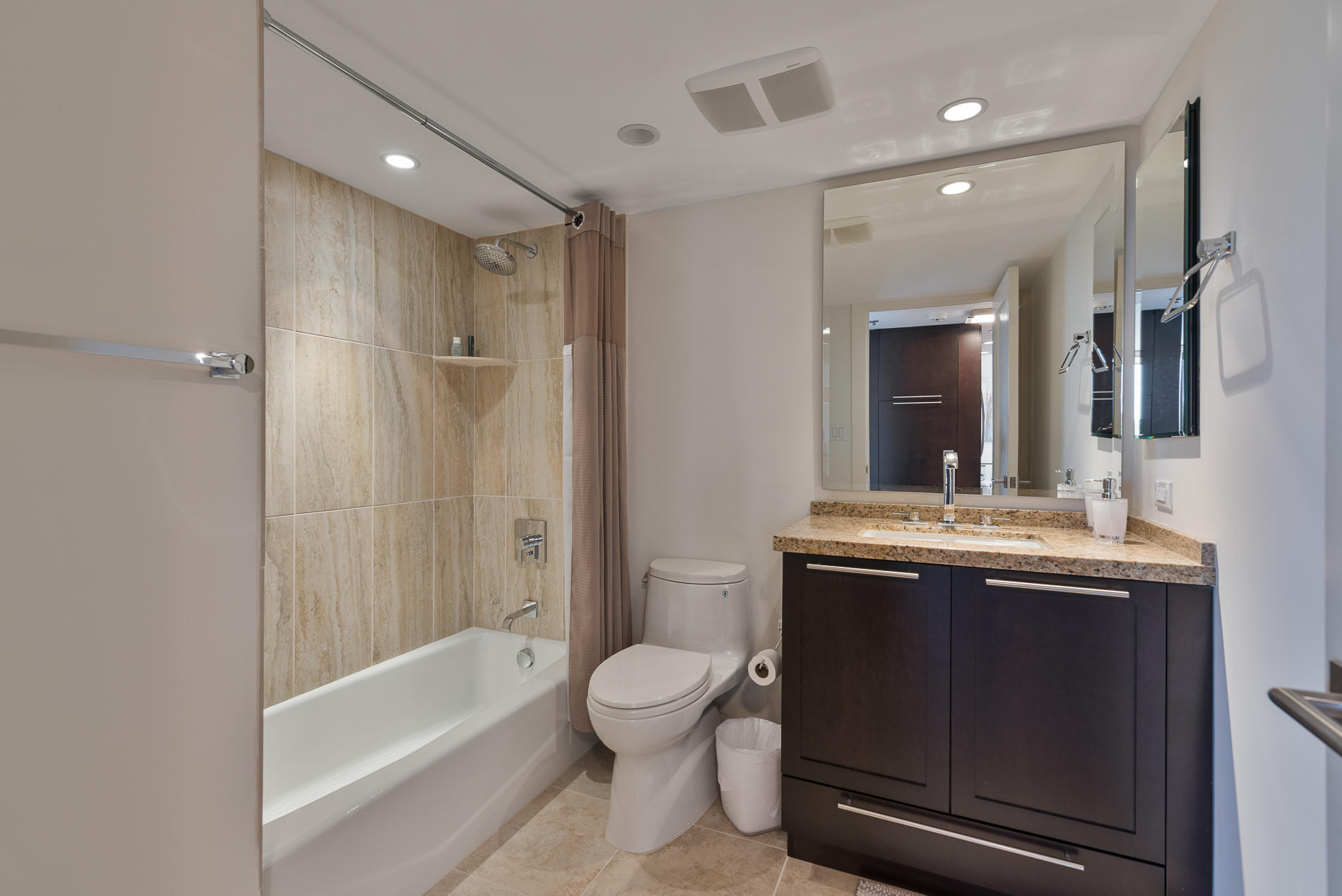1854 Bridgewood Drive, Unit 1854 Boca Raton, FL 33434 - Photo 13 of 34 Guest bathroom