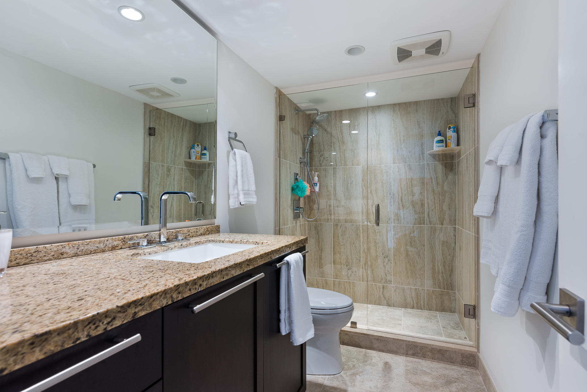 1854 Bridgewood Drive, Unit 1854 Boca Raton, FL 33434 - Photo 9 of 34 Bathroom