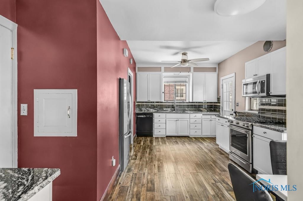 1935 Shenandoah Road Toledo, OH 43607 - Photo 14 of 45 Updated Kitchen
