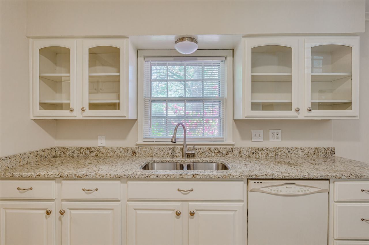 4694 Chip Road Memphis, TN 38117 - Photo 12 of 25